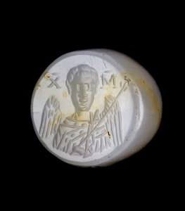 大天使迈克尔（玉髓）的半身像